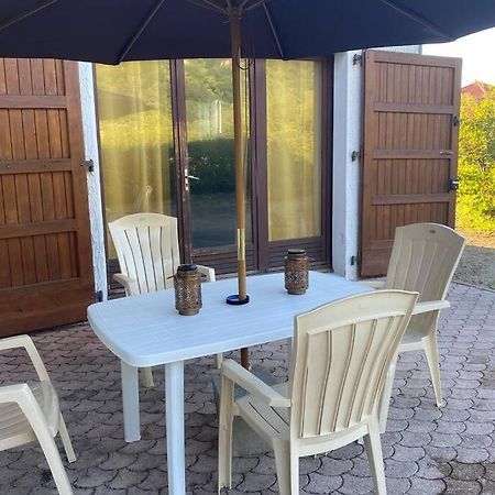 Au Calme Avec Vue Magnifique A Saint Maximin Apartment Bagian luar foto