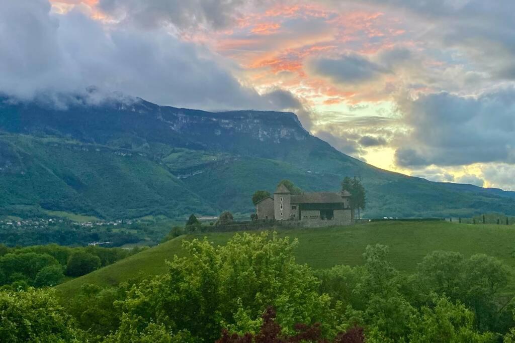 Au Calme Avec Vue Magnifique A Saint Maximin Apartment Bagian luar foto