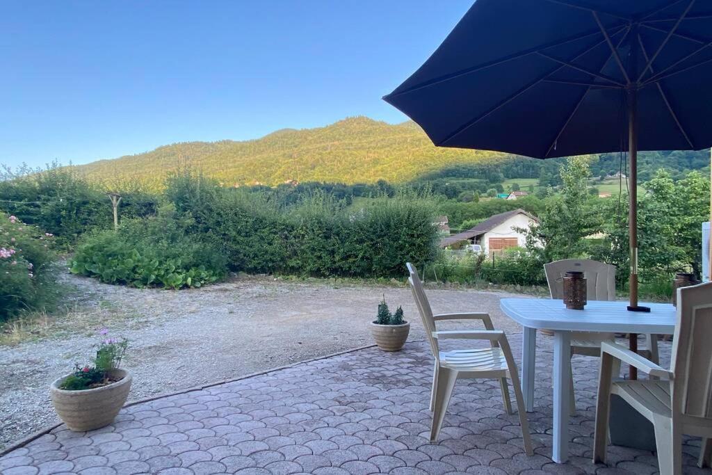Au Calme Avec Vue Magnifique A Saint Maximin Apartment Bagian luar foto