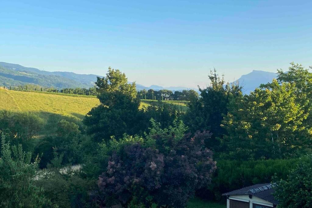 Au Calme Avec Vue Magnifique A Saint Maximin Apartment Bagian luar foto