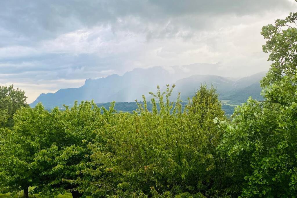 Au Calme Avec Vue Magnifique A Saint Maximin Apartment Bagian luar foto