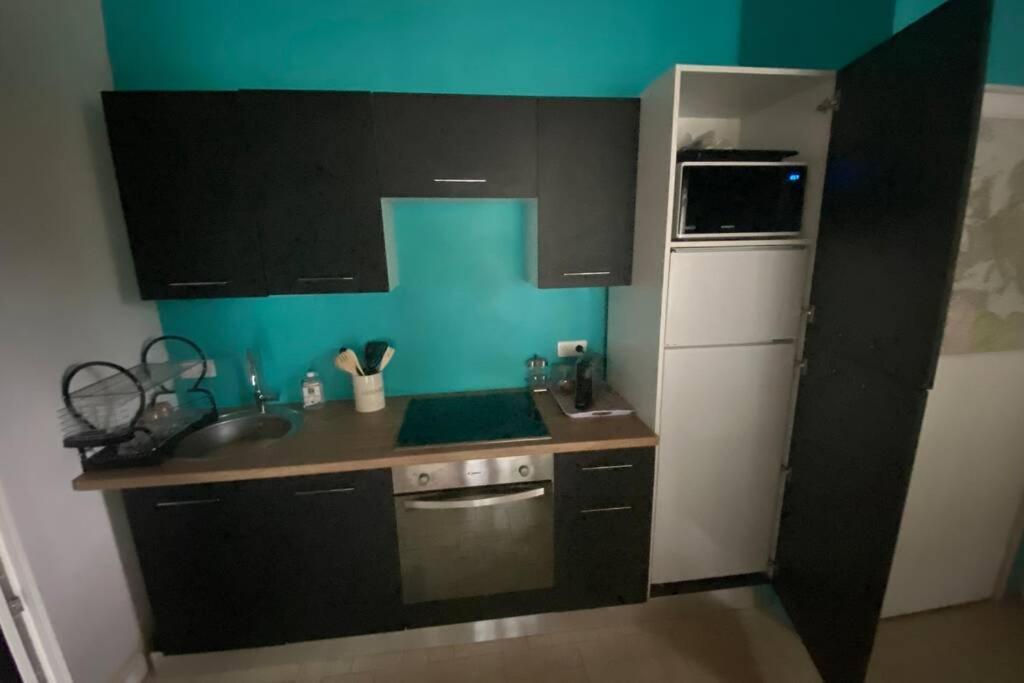 Au Calme Avec Vue Magnifique A Saint Maximin Apartment Bagian luar foto