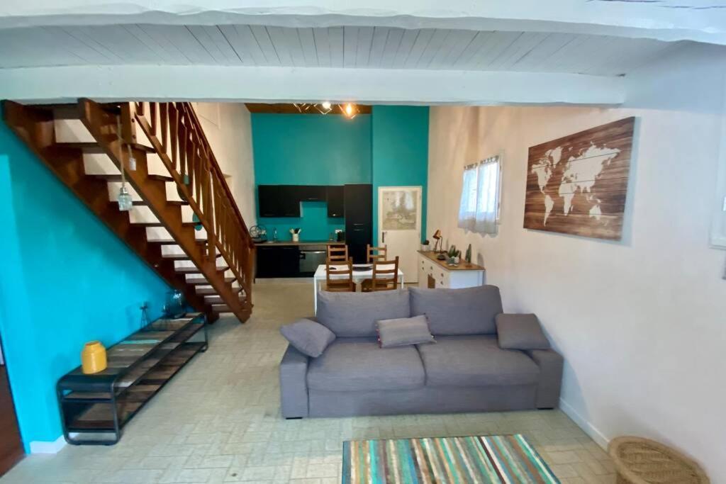 Au Calme Avec Vue Magnifique A Saint Maximin Apartment Bagian luar foto