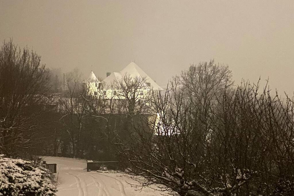 Au Calme Avec Vue Magnifique A Saint Maximin Apartment Bagian luar foto